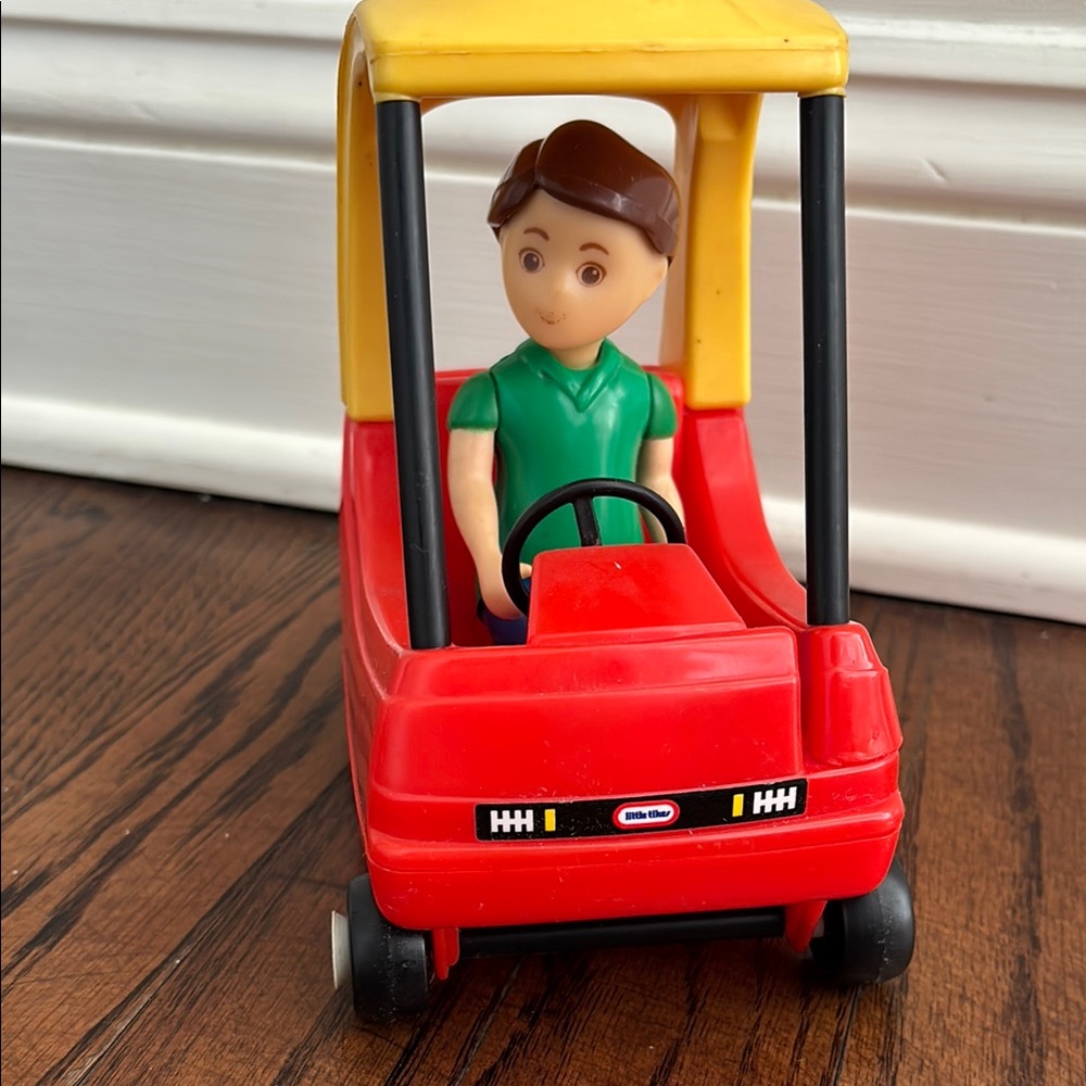 Little tikes dollhouse Cozy Coupe with male driver